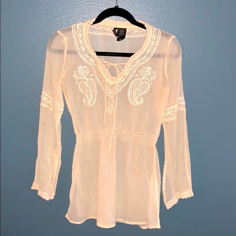 Bisou Bisou Sheer Embroidered blouse￼
